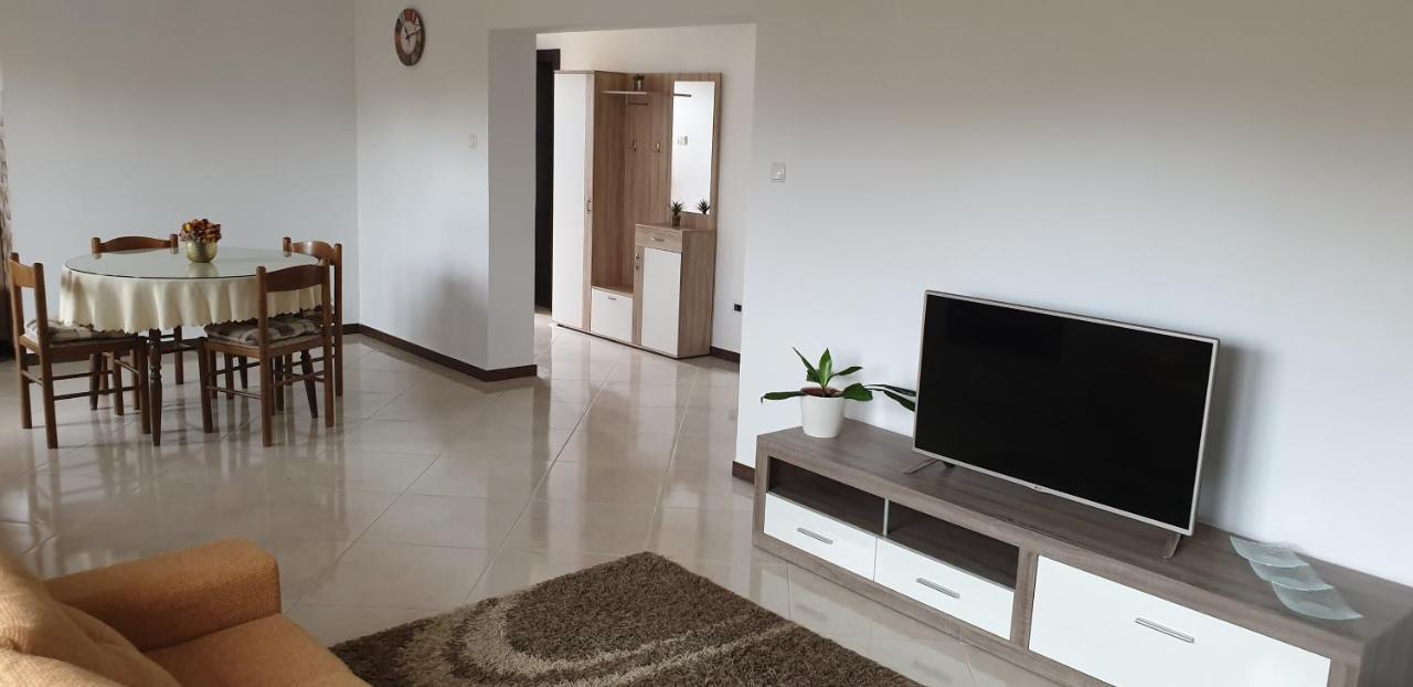 Apartman Lena Pula Exterior foto
