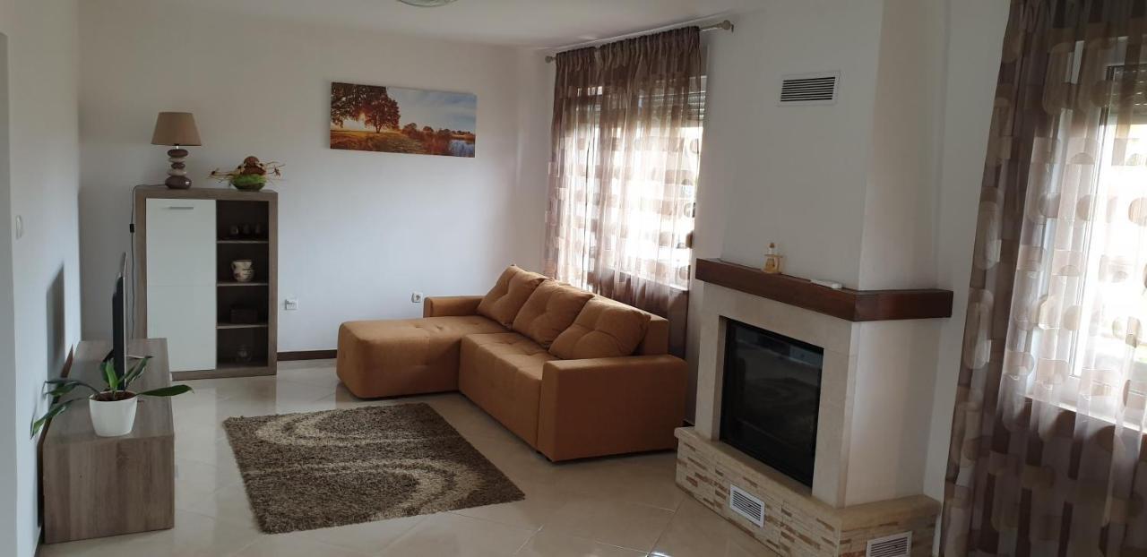 Apartman Lena Pula Exterior foto